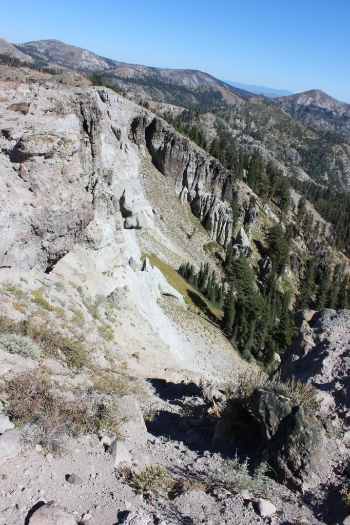 Steep cliffs on the way to Basin