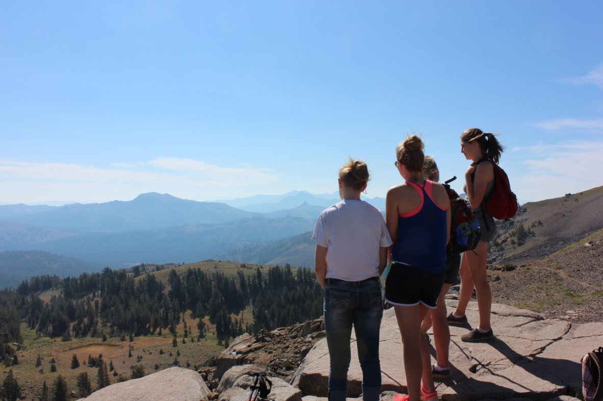 The hikers looking at Mokulumne from the PCT