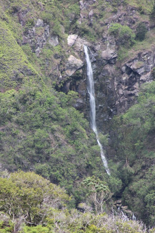 Makamakaole Falls
